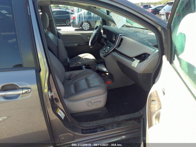 Photo 4 VIN: 5TDYZ3DC5HS870267 - TOYOTA SIENNA 