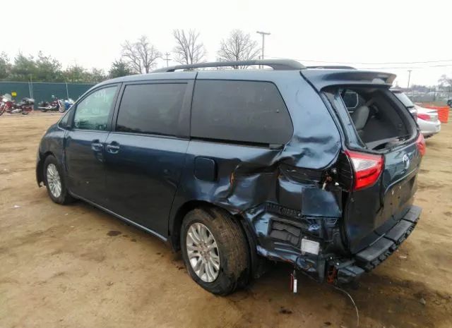 Photo 2 VIN: 5TDYZ3DC5HS886243 - TOYOTA SIENNA 