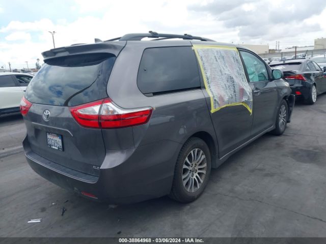 Photo 3 VIN: 5TDYZ3DC5JS913642 - TOYOTA SIENNA 