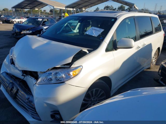 Photo 1 VIN: 5TDYZ3DC5JS921403 - TOYOTA SIENNA 