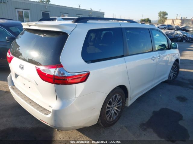 Photo 3 VIN: 5TDYZ3DC5JS921403 - TOYOTA SIENNA 