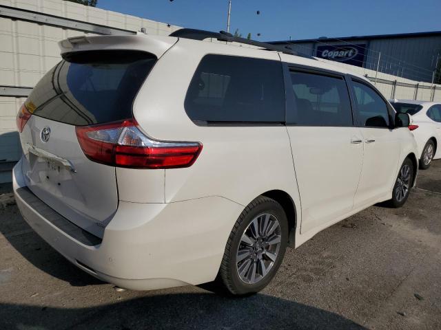 Photo 2 VIN: 5TDYZ3DC5JS929856 - TOYOTA SIENNA XLE 