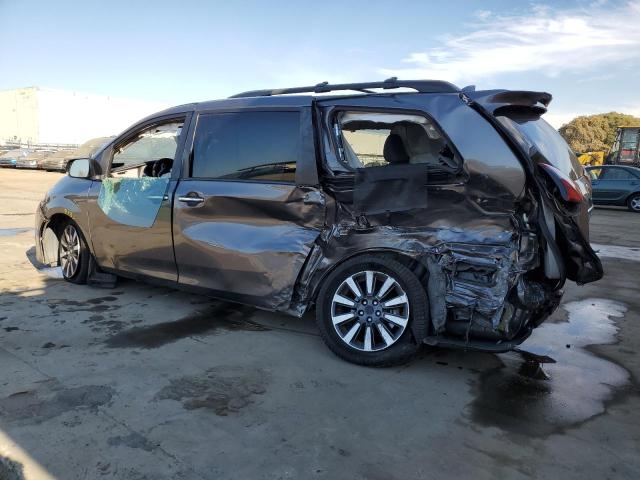 Photo 1 VIN: 5TDYZ3DC5JS931168 - TOYOTA SIENNA XLE 