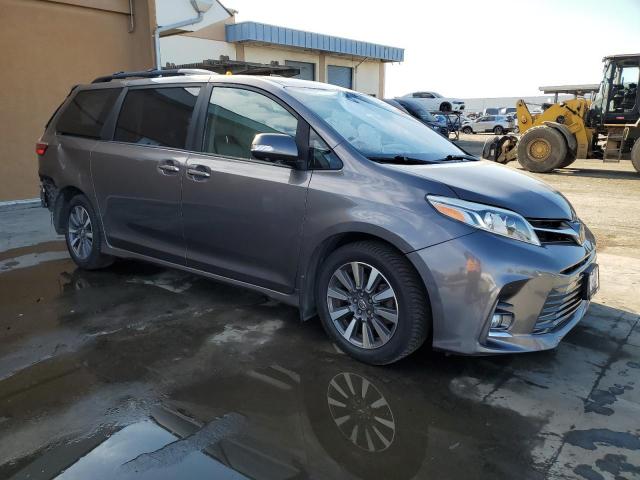 Photo 3 VIN: 5TDYZ3DC5JS931168 - TOYOTA SIENNA XLE 