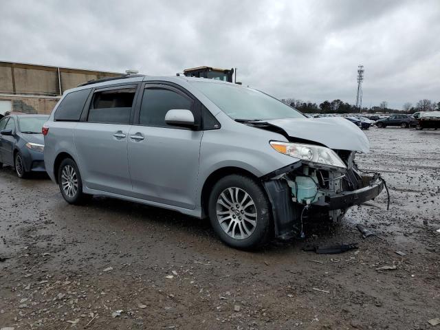 Photo 3 VIN: 5TDYZ3DC5JS955888 - TOYOTA SIENNA XLE 