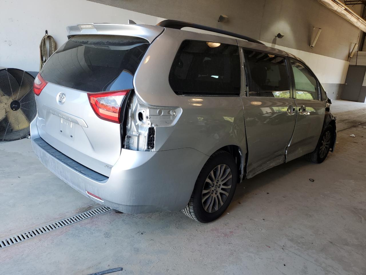 Photo 2 VIN: 5TDYZ3DC5LS067886 - TOYOTA SIENNA 