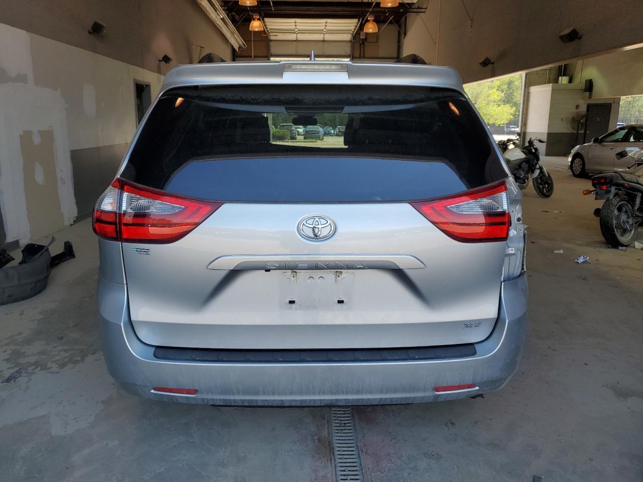 Photo 5 VIN: 5TDYZ3DC5LS067886 - TOYOTA SIENNA 