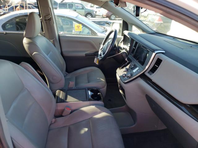 Photo 4 VIN: 5TDYZ3DC6HS807811 - TOYOTA SIENNA XLE 