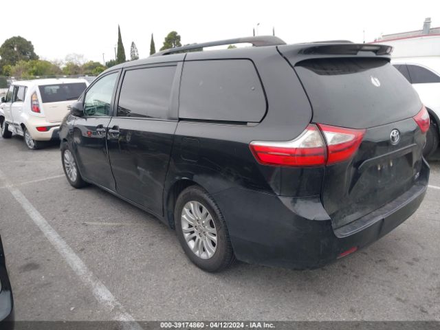 Photo 2 VIN: 5TDYZ3DC6HS827721 - TOYOTA SIENNA 