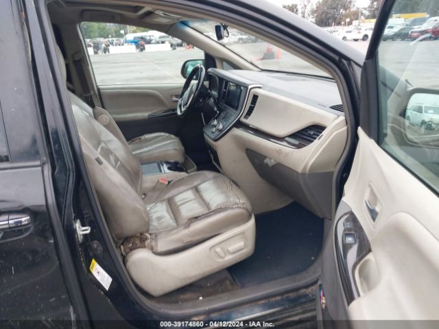 Photo 4 VIN: 5TDYZ3DC6HS827721 - TOYOTA SIENNA 