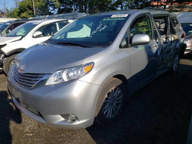 Photo 1 VIN: 5TDYZ3DC6HS834829 - TOYOTA SIENNA XLE 