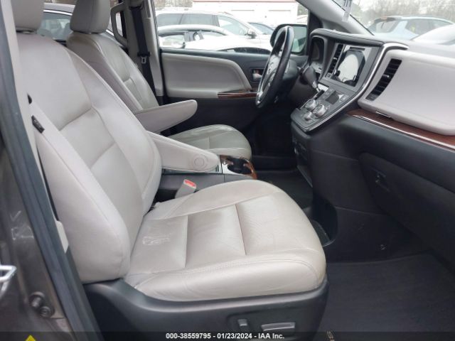 Photo 4 VIN: 5TDYZ3DC6HS848231 - TOYOTA SIENNA 