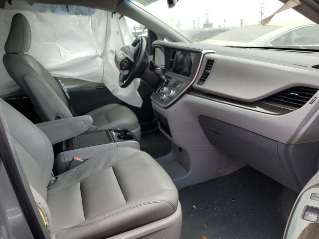 Photo 4 VIN: 5TDYZ3DC6HS872075 - TOYOTA SIENNA XLE 