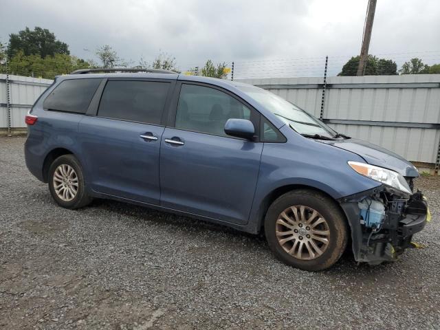 Photo 3 VIN: 5TDYZ3DC6HS883643 - TOYOTA SIENNA XLE 