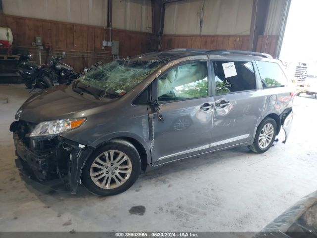 Photo 1 VIN: 5TDYZ3DC6HS890527 - TOYOTA SIENNA 