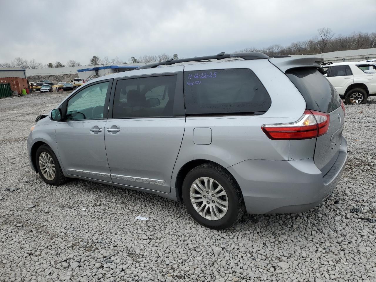 Photo 1 VIN: 5TDYZ3DC6HS893086 - TOYOTA SIENNA 