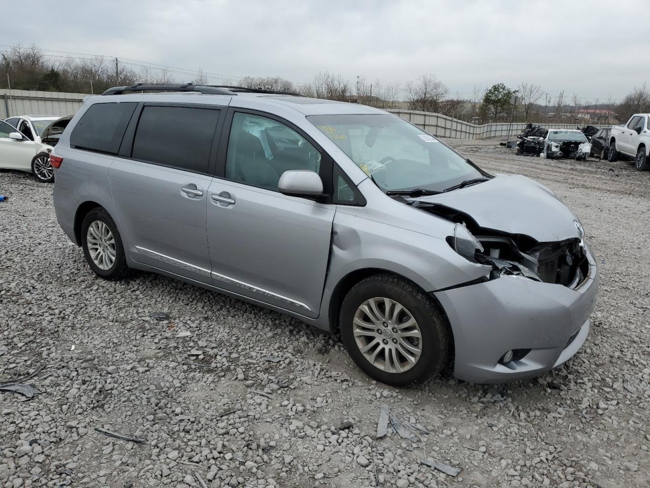 Photo 3 VIN: 5TDYZ3DC6HS893086 - TOYOTA SIENNA 