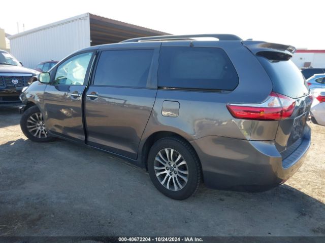 Photo 2 VIN: 5TDYZ3DC6JS940168 - TOYOTA SIENNA 