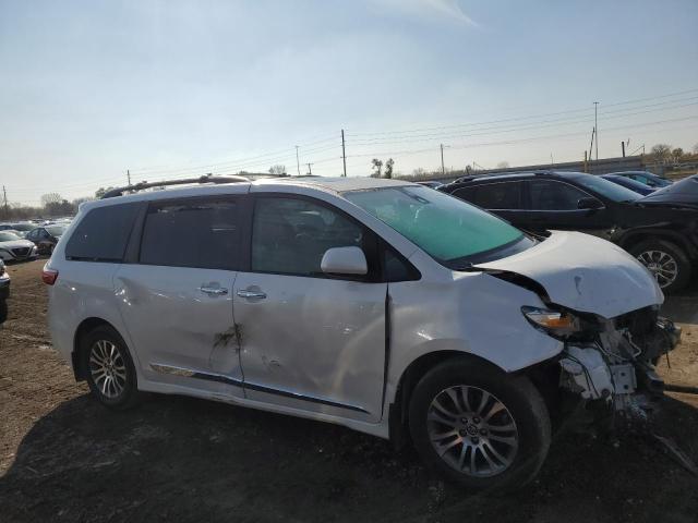 Photo 3 VIN: 5TDYZ3DC6JS952398 - TOYOTA SIENNA VAN 