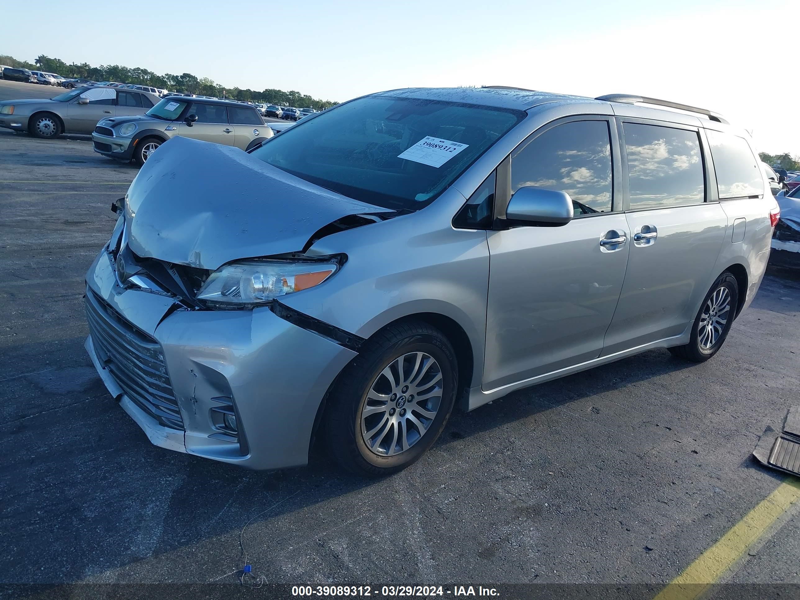 Photo 1 VIN: 5TDYZ3DC6KS969641 - TOYOTA SIENNA 