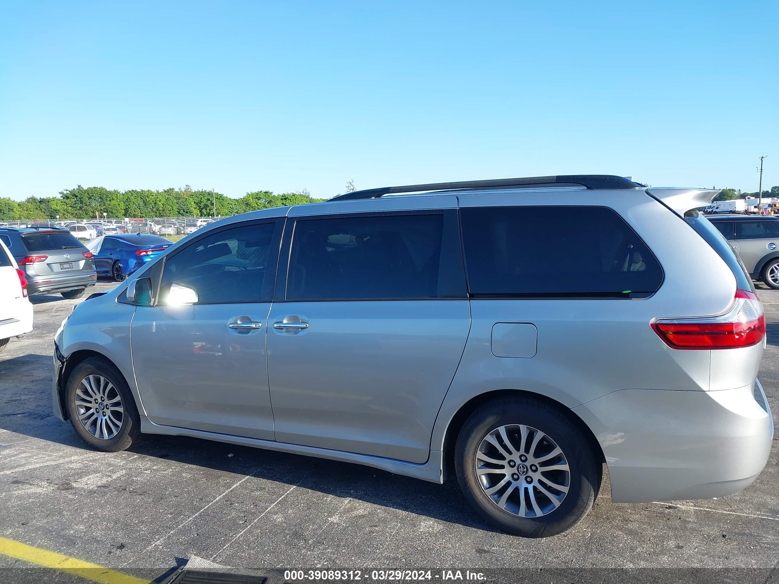 Photo 12 VIN: 5TDYZ3DC6KS969641 - TOYOTA SIENNA 