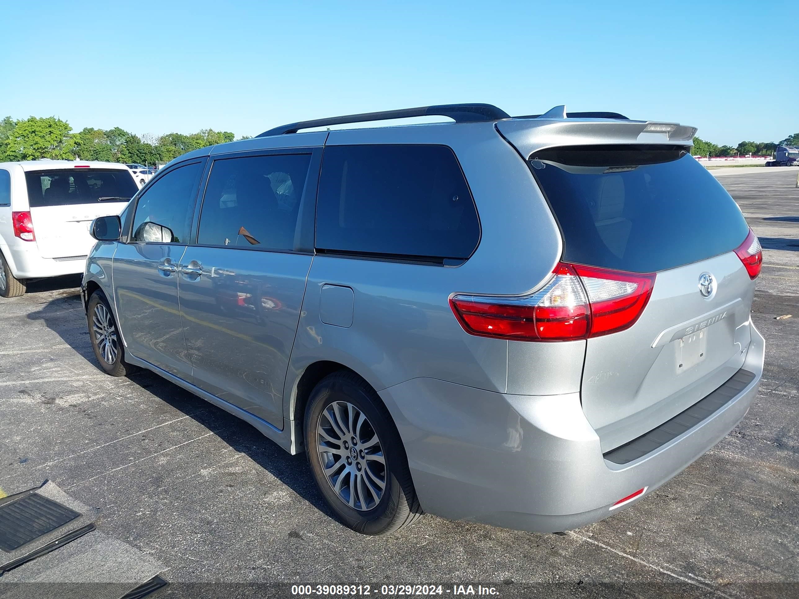 Photo 2 VIN: 5TDYZ3DC6KS969641 - TOYOTA SIENNA 