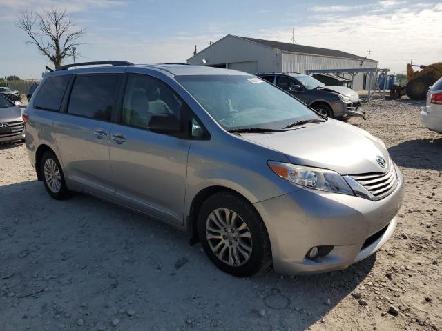 Photo 3 VIN: 5TDYZ3DC7HS769666 - TOYOTA SIENNA XLE 