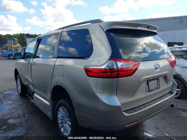 Photo 2 VIN: 5TDYZ3DC7HS773314 - TOYOTA SIENNA 