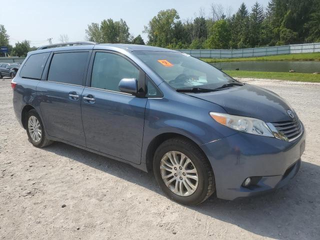 Photo 3 VIN: 5TDYZ3DC7HS829381 - TOYOTA SIENNA XLE 