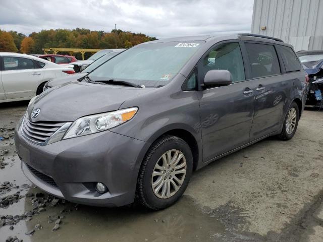 Photo 1 VIN: 5TDYZ3DC7HS835259 - TOYOTA SIENNA XLE 