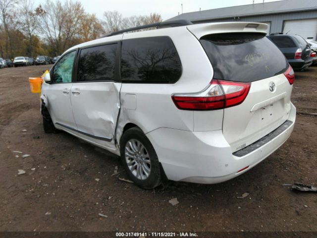 Photo 2 VIN: 5TDYZ3DC7HS842759 - TOYOTA SIENNA 