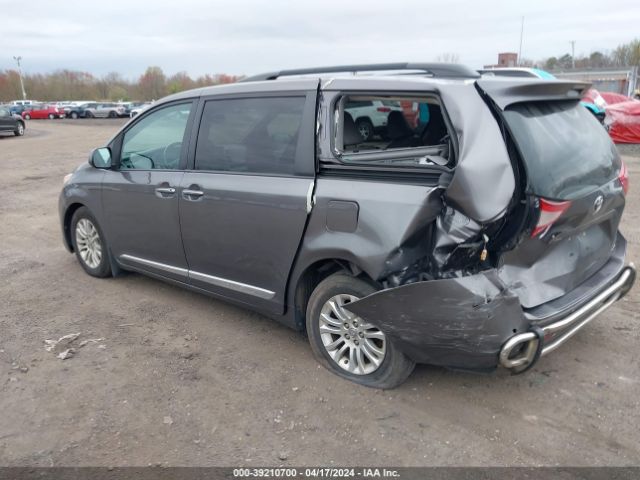 Photo 2 VIN: 5TDYZ3DC7HS868441 - TOYOTA SIENNA 