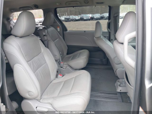 Photo 7 VIN: 5TDYZ3DC7HS868441 - TOYOTA SIENNA 