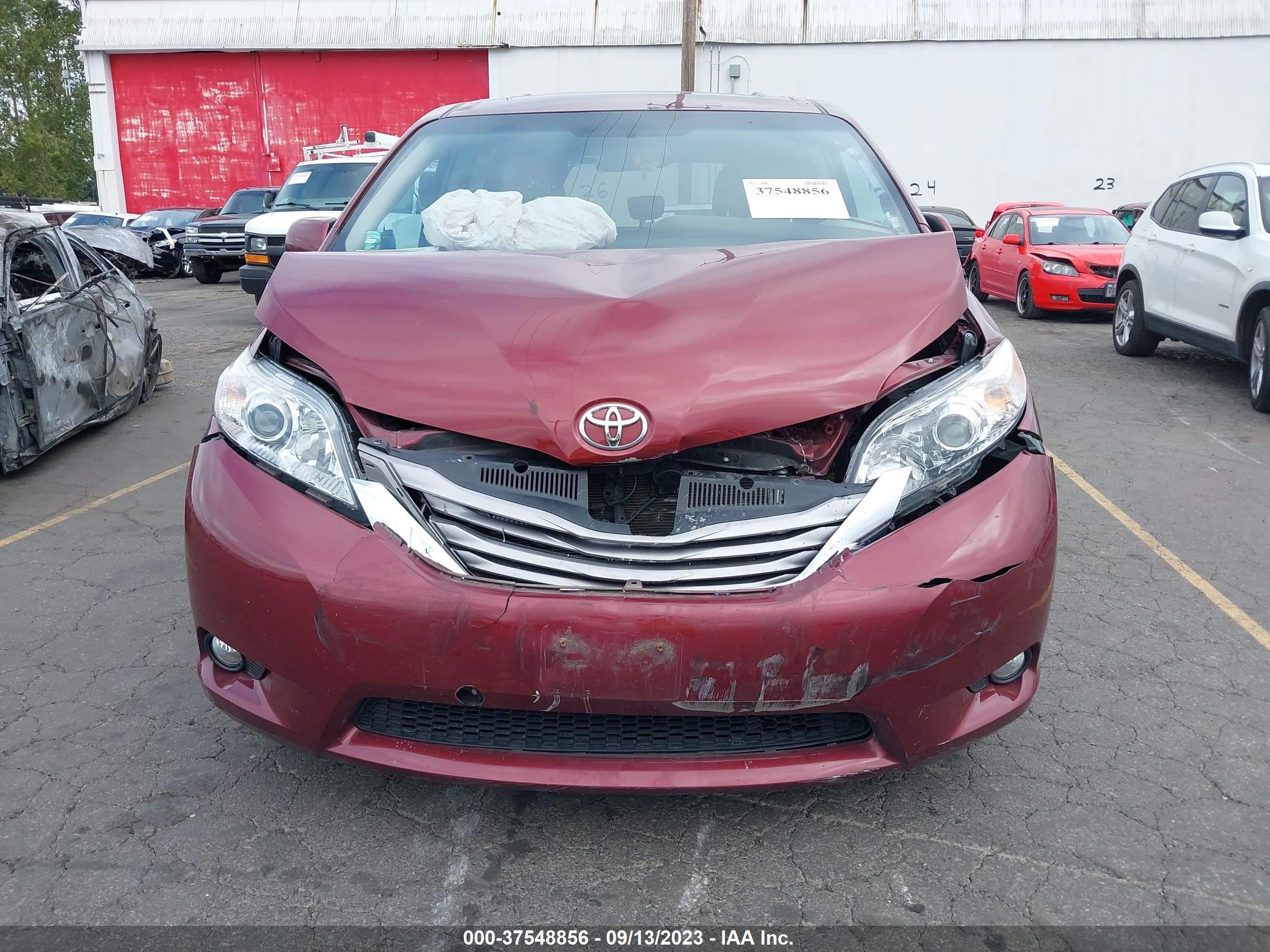 Photo 11 VIN: 5TDYZ3DC7HS881139 - TOYOTA SIENNA 