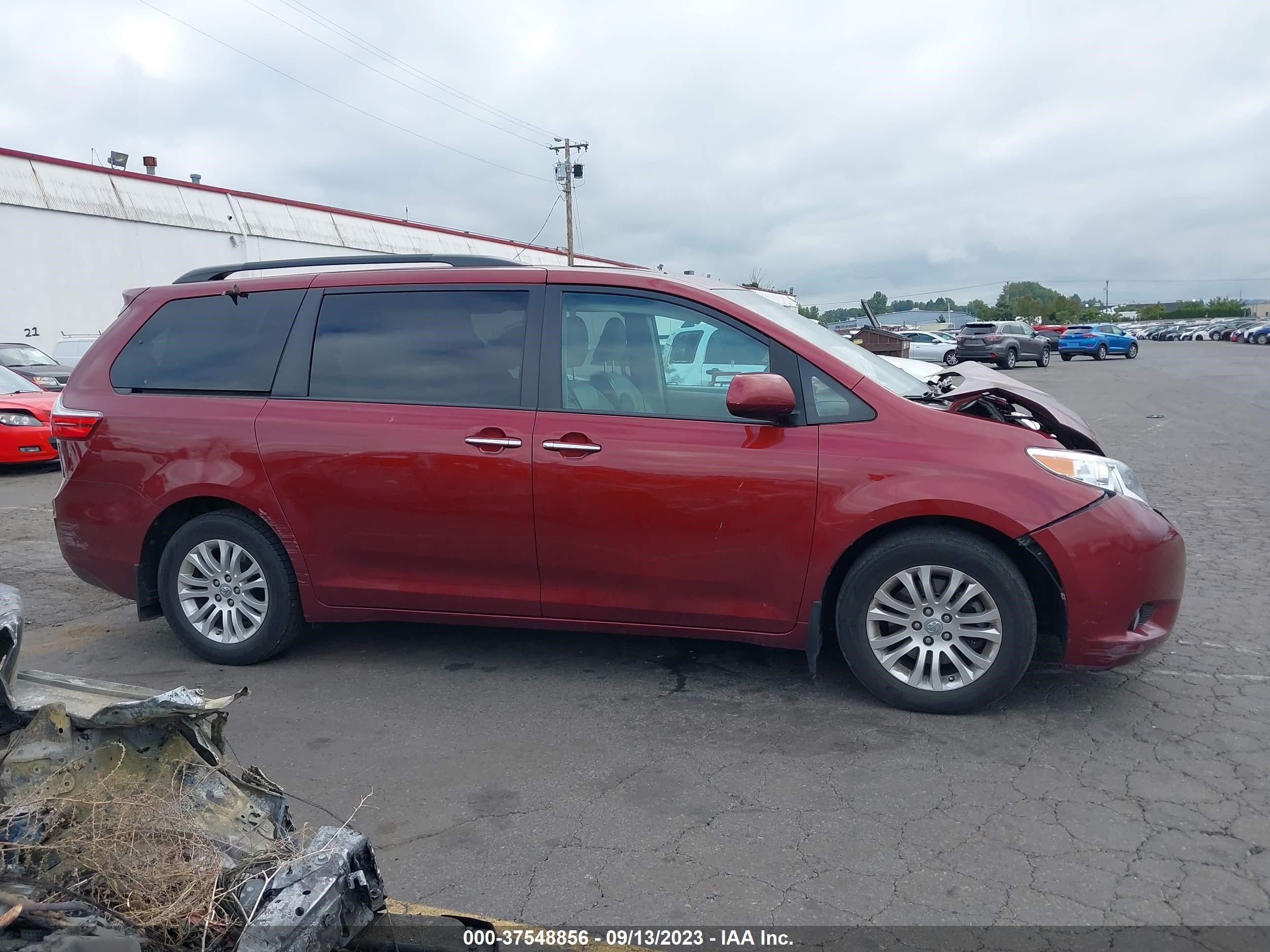 Photo 12 VIN: 5TDYZ3DC7HS881139 - TOYOTA SIENNA 