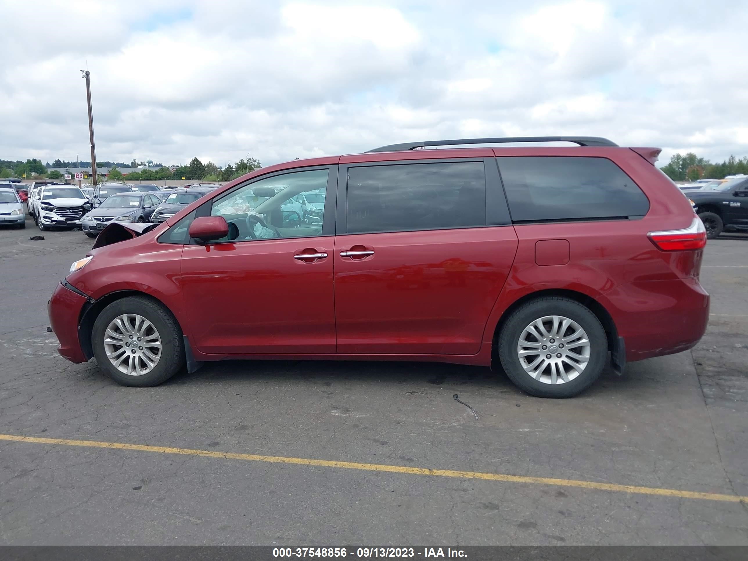 Photo 13 VIN: 5TDYZ3DC7HS881139 - TOYOTA SIENNA 