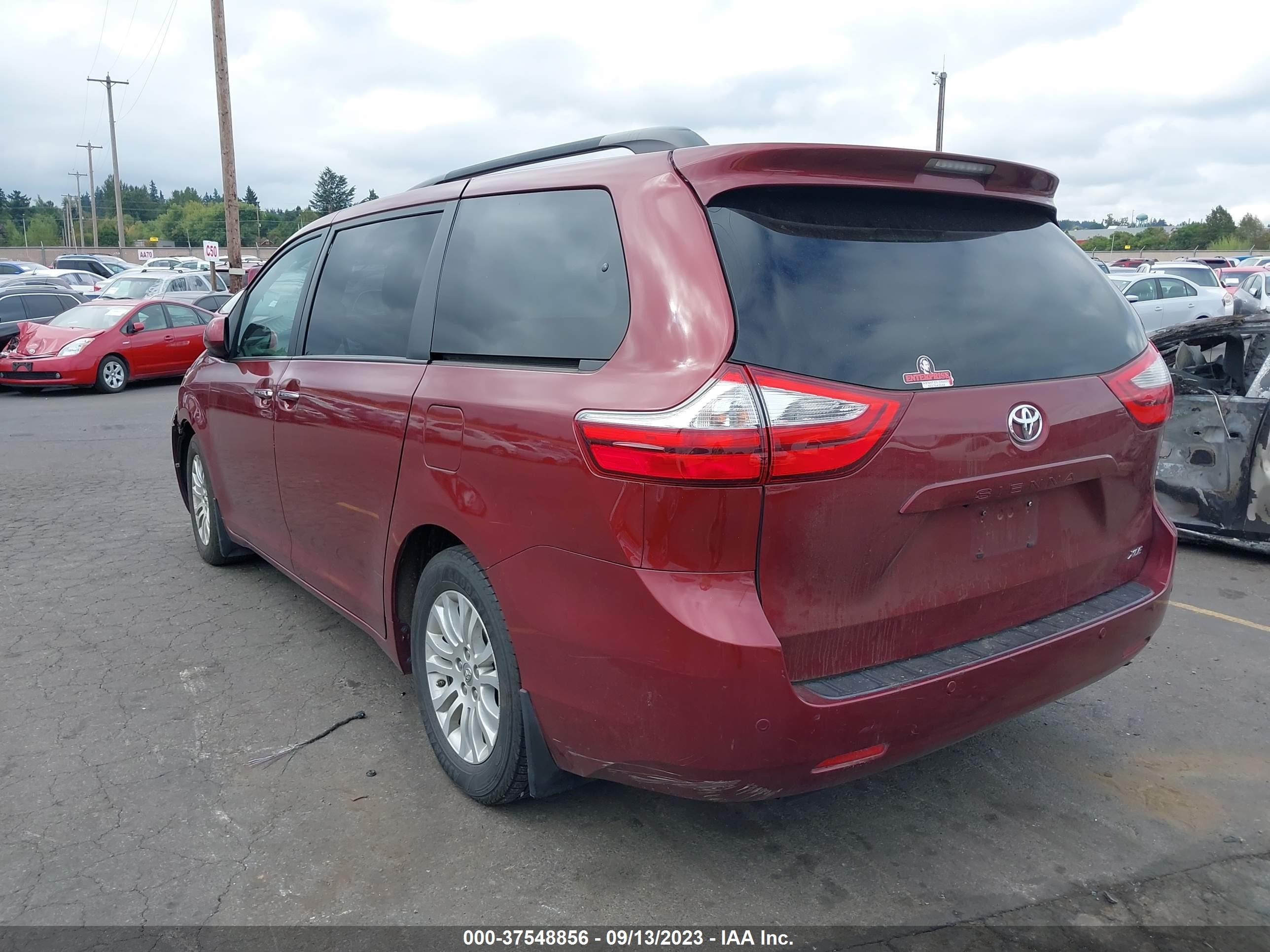 Photo 2 VIN: 5TDYZ3DC7HS881139 - TOYOTA SIENNA 