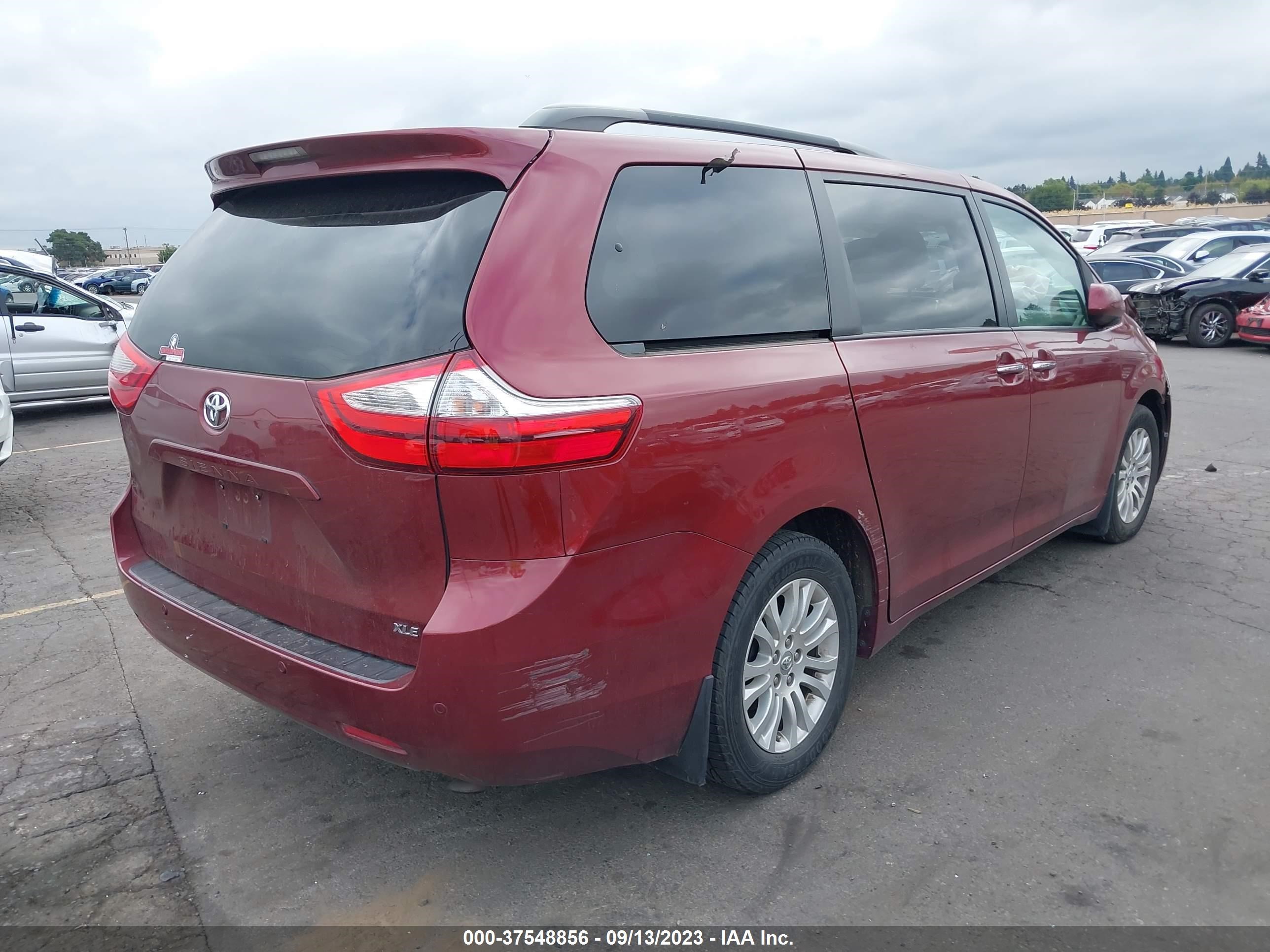 Photo 3 VIN: 5TDYZ3DC7HS881139 - TOYOTA SIENNA 