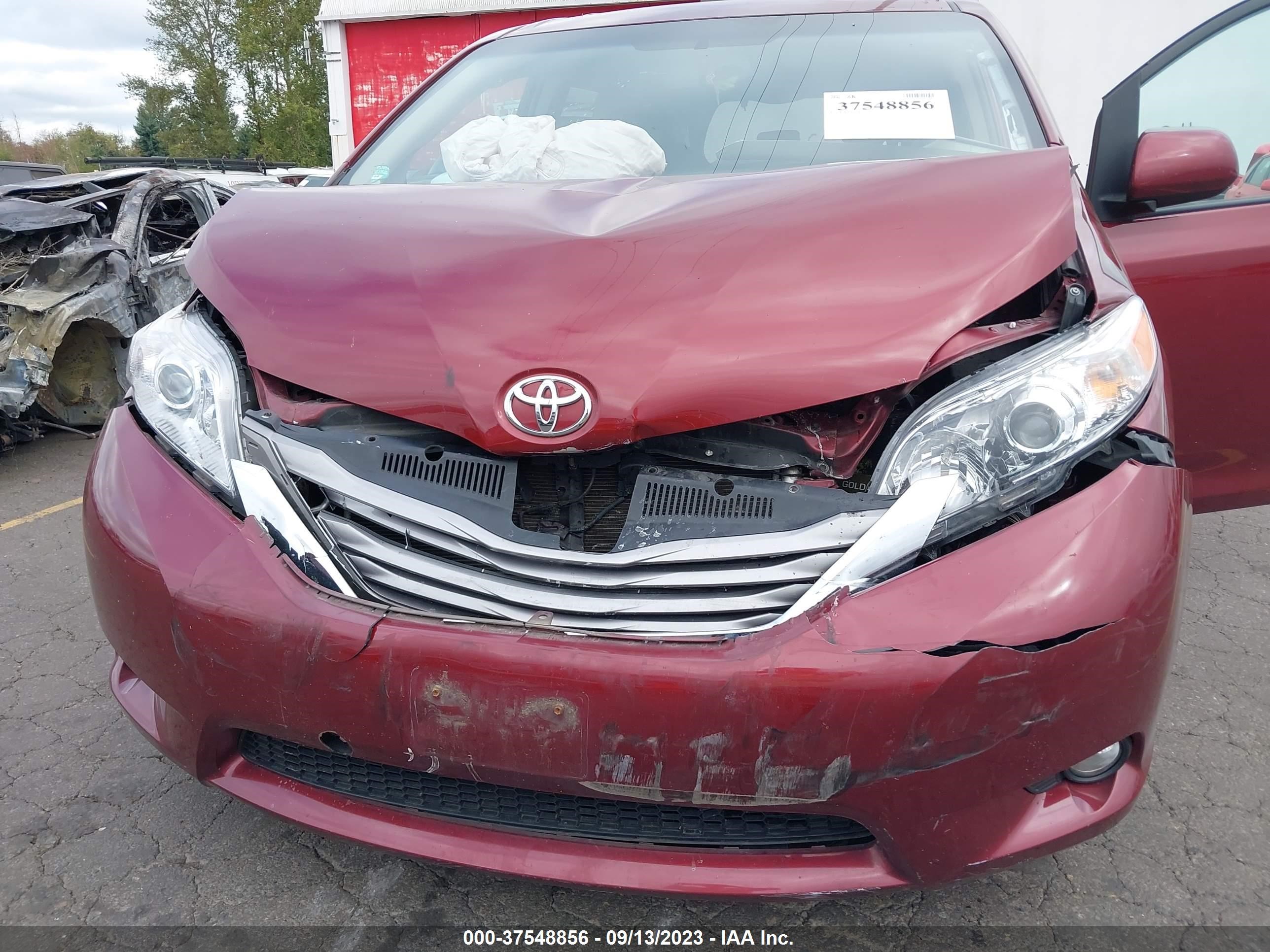 Photo 5 VIN: 5TDYZ3DC7HS881139 - TOYOTA SIENNA 