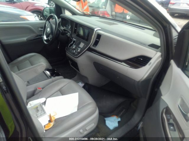 Photo 4 VIN: 5TDYZ3DC7HS883571 - TOYOTA SIENNA 