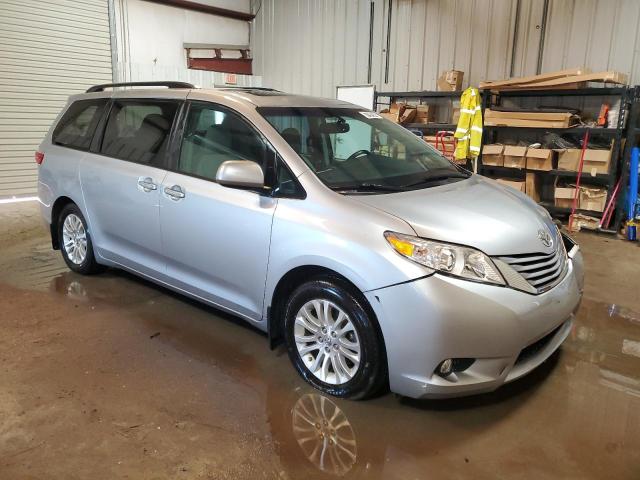 Photo 3 VIN: 5TDYZ3DC7HS887376 - TOYOTA SIENNA XLE 