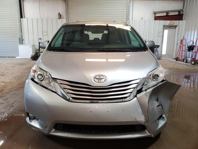 Photo 4 VIN: 5TDYZ3DC7HS887376 - TOYOTA SIENNA XLE 