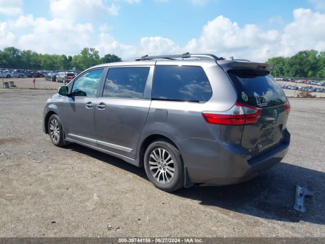 Photo 2 VIN: 5TDYZ3DC7JS901749 - TOYOTA SIENNA 