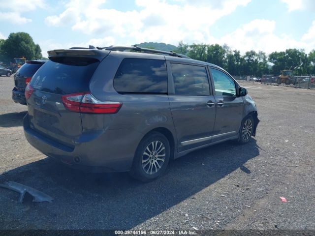 Photo 3 VIN: 5TDYZ3DC7JS901749 - TOYOTA SIENNA 