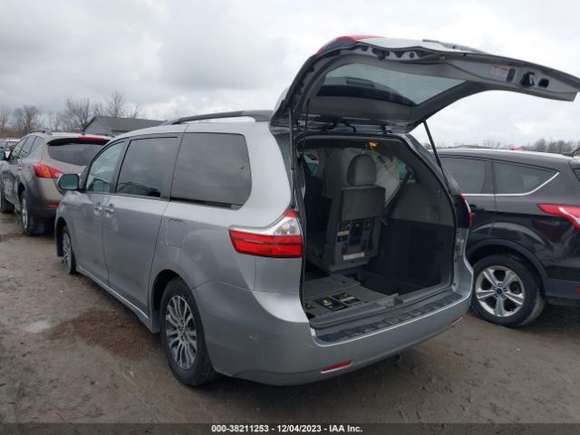 Photo 2 VIN: 5TDYZ3DC7JS917482 - TOYOTA SIENNA 