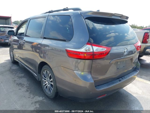 Photo 2 VIN: 5TDYZ3DC7JS936260 - TOYOTA SIENNA 