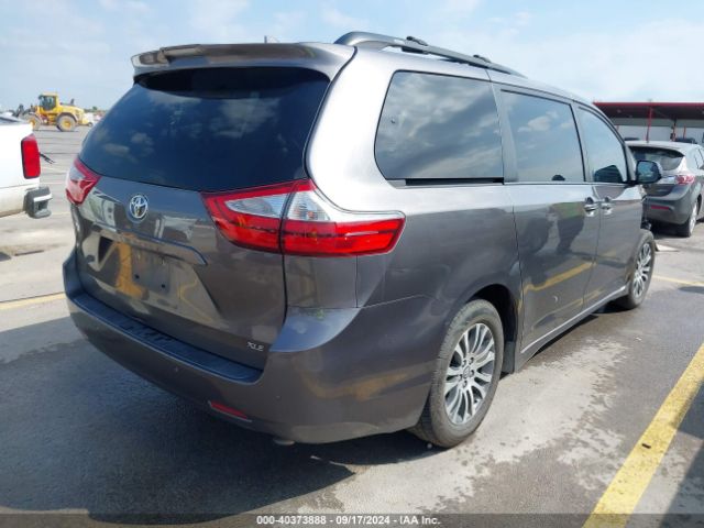 Photo 3 VIN: 5TDYZ3DC7JS936260 - TOYOTA SIENNA 