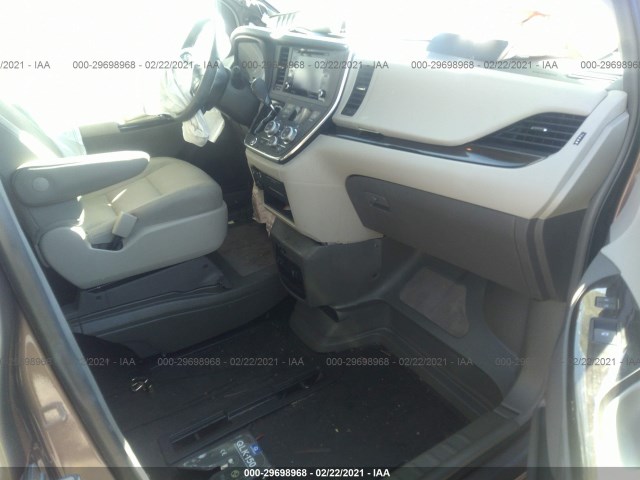 Photo 4 VIN: 5TDYZ3DC7KS007977 - TOYOTA SIENNA 