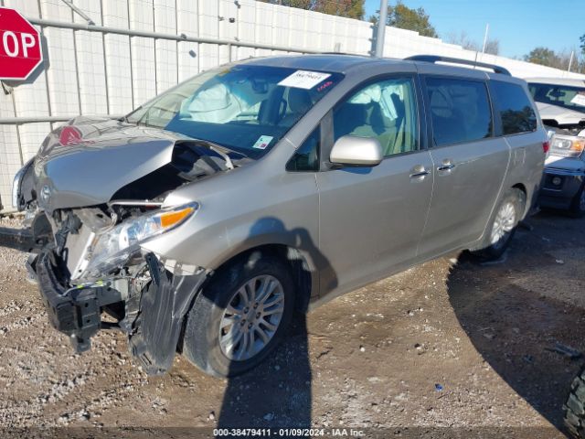 Photo 1 VIN: 5TDYZ3DC8HS781261 - TOYOTA SIENNA 