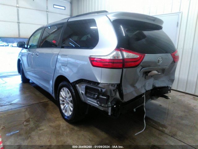 Photo 2 VIN: 5TDYZ3DC8HS781521 - TOYOTA SIENNA 